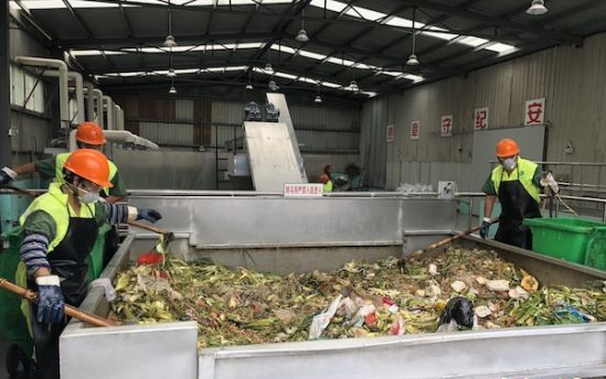 餐廚垃圾處理除臭就選微菌環(huán)境除臭劑，環(huán)境友好！